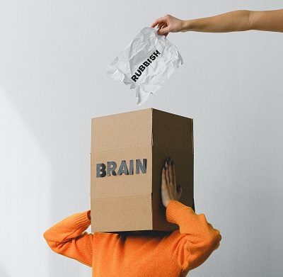 Vi programmeras till dystopisk värld redan som unga